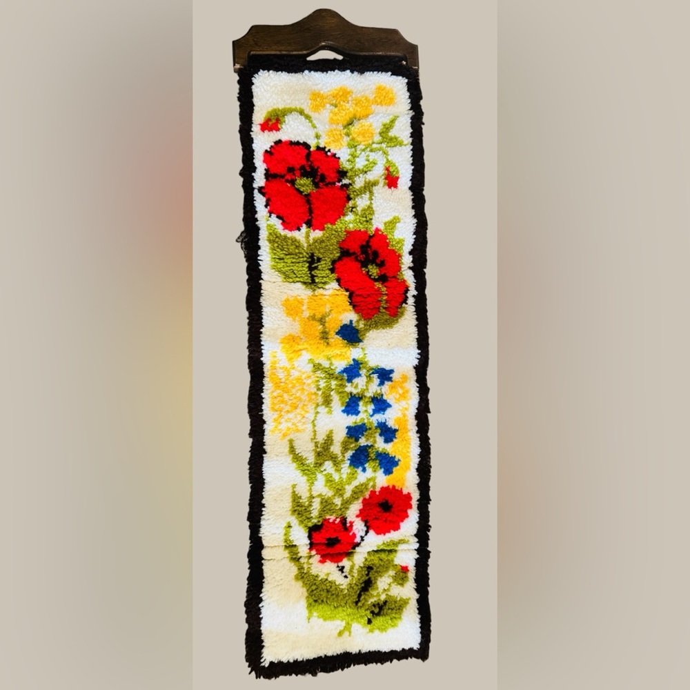 Vintage latchhooked yarn art flowers large mcm 1960s retro rug tapestry 45x13